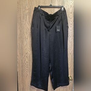 Simply Vera Black Satin Cropped Pants